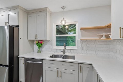 Villa ou maison à vendre à Tampa, Floride: 4 chambres, 163.04 m2 № 2258797 - photo 14