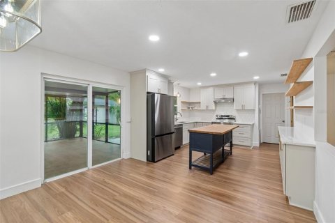 Villa ou maison à vendre à Tampa, Floride: 4 chambres, 163.04 m2 № 2258797 - photo 8