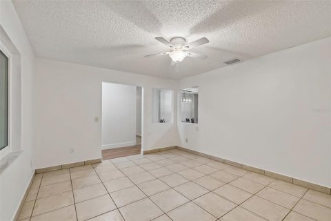 Villa ou maison à vendre à Tampa, Floride: 4 chambres, 163.04 m2 № 2258797 - photo 25