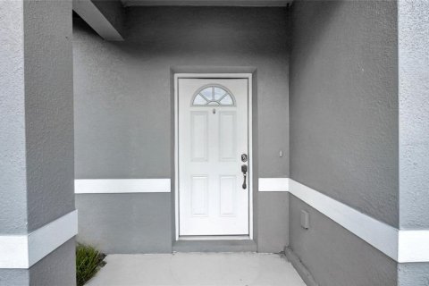 House in Poinciana, Florida 4 bedrooms, 125.33 sq.m. № 2239354 - photo 3
