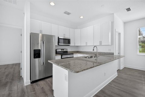 House in Poinciana, Florida 4 bedrooms, 125.33 sq.m. № 2239354 - photo 9