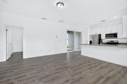 House in Poinciana, Florida 4 bedrooms, 125.33 sq.m. № 2239354 - photo 5