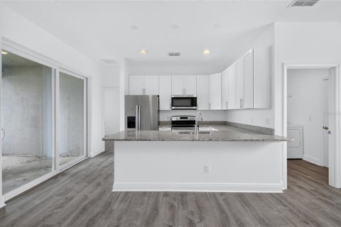 House in Poinciana, Florida 4 bedrooms, 125.33 sq.m. № 2239354 - photo 8