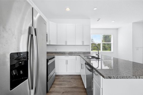 House in Poinciana, Florida 4 bedrooms, 125.33 sq.m. № 2239354 - photo 10