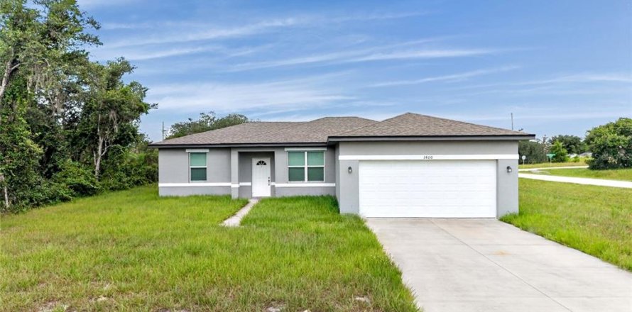 House in Poinciana, Florida 4 bedrooms, 125.33 sq.m. № 2239354