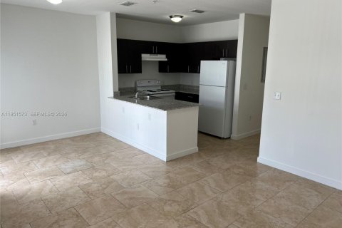 Appartement à louer à Hialeah, Floride: 2 chambres, 74.51 m2 № 2009461 - photo 2