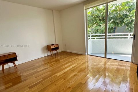 Condominio en venta en Surfside, Florida, 1 dormitorio, 71.53 m2 № 2066560 - foto 21