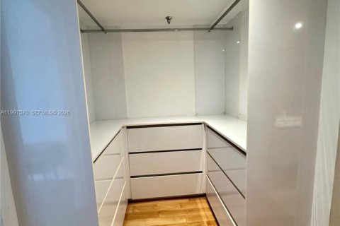 Condominio en venta en Surfside, Florida, 1 dormitorio, 71.53 m2 № 2066560 - foto 15