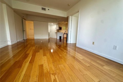 Condominio en venta en Surfside, Florida, 1 dormitorio, 71.53 m2 № 2066560 - foto 1