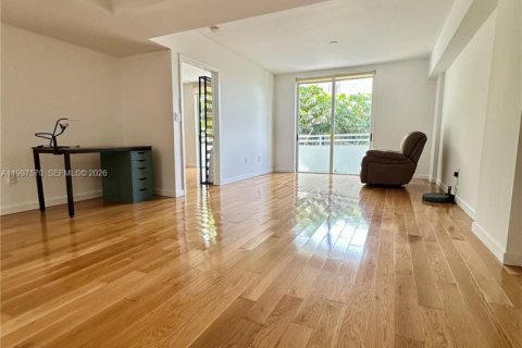 Condominio en venta en Surfside, Florida, 1 dormitorio, 71.53 m2 № 2066560 - foto 12