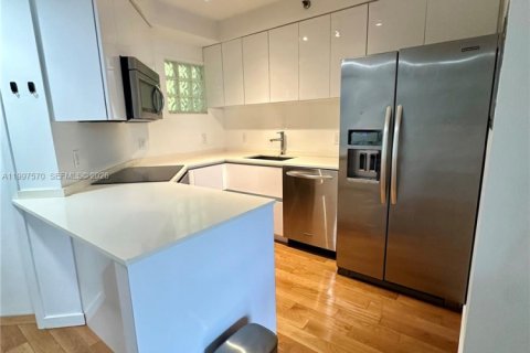 Condominio en venta en Surfside, Florida, 1 dormitorio, 71.53 m2 № 2066560 - foto 10