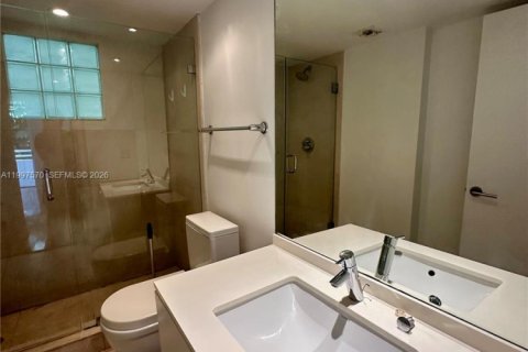 Condominio en venta en Surfside, Florida, 1 dormitorio, 71.53 m2 № 2066560 - foto 14