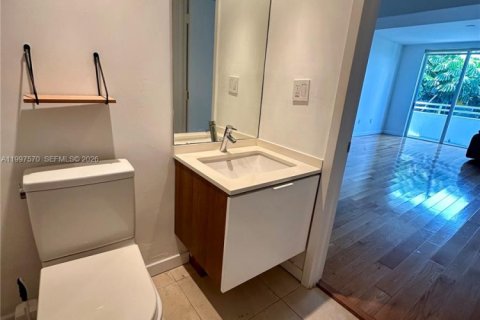 Condominio en venta en Surfside, Florida, 1 dormitorio, 71.53 m2 № 2066560 - foto 8