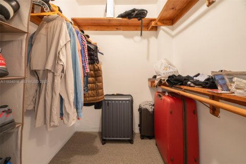 Condominio en venta en Bay Harbor Islands, Florida, 1 dormitorio, 118.45 m2 № 1992891 - foto 21