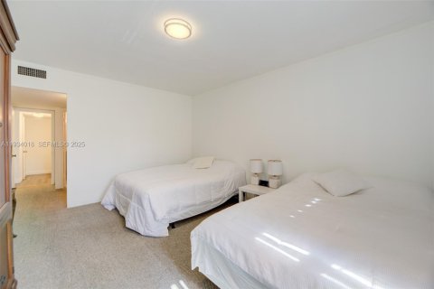 Condominio en venta en Bay Harbor Islands, Florida, 1 dormitorio, 118.45 m2 № 1992891 - foto 18