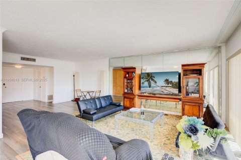 Condominio en venta en Bay Harbor Islands, Florida, 1 dormitorio, 118.45 m2 № 1992891 - foto 5
