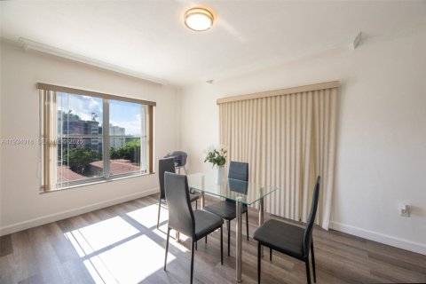 Condominio en venta en Bay Harbor Islands, Florida, 1 dormitorio, 118.45 m2 № 1992891 - foto 8