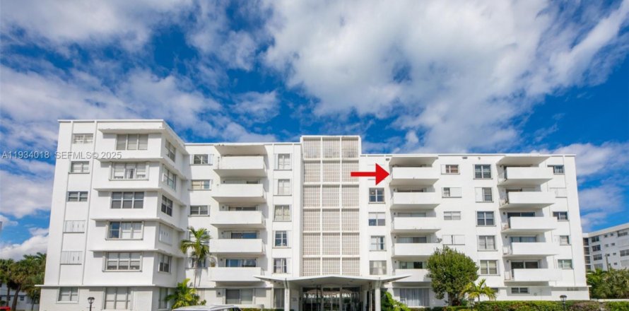 Condominio en Bay Harbor Islands, Florida, 1 dormitorio  № 1992891