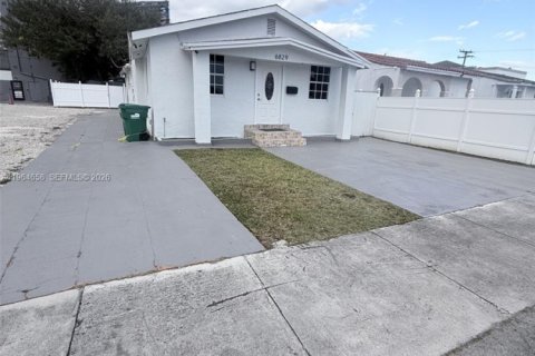 Villa ou maison à Miami, Floride 4 chambres, 144.56 m2 № 2032869