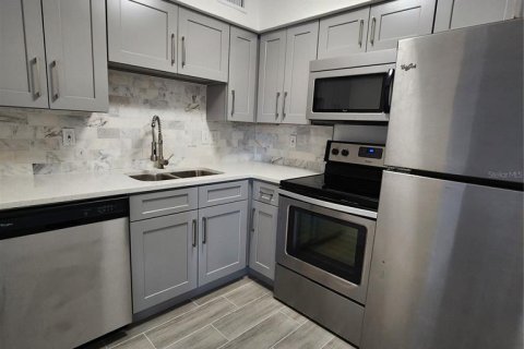 Condominio en alquiler en Orlando, Florida, 3 dormitorios, 65.03 m2 № 1917526 - foto 2