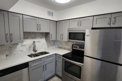 Condominio en alquiler en Orlando, Florida, 3 dormitorios, 65.03 m2 № 1917526 - foto 1