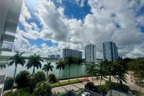 Снять в аренду кондоминиум в Авентура, Флорида 1 спальня, 99.03м2, № 2009016 - фото 12