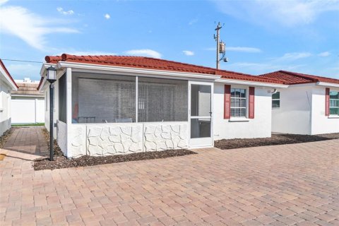 House in Sarasota, Florida 2 bedrooms, 77.67 sq.m. № 2102207