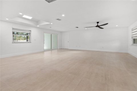 House in Fort Myers, Florida 4 bedrooms, 185.53 sq.m. № 1565809 - photo 12