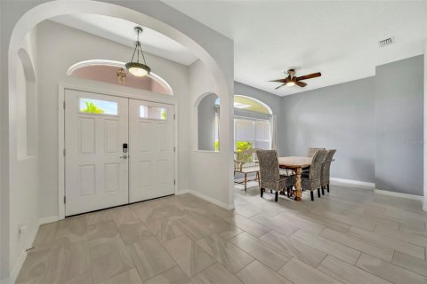 House in Bradenton, Florida 4 bedrooms, 214.98 sq.m. № 2216461 - photo 13