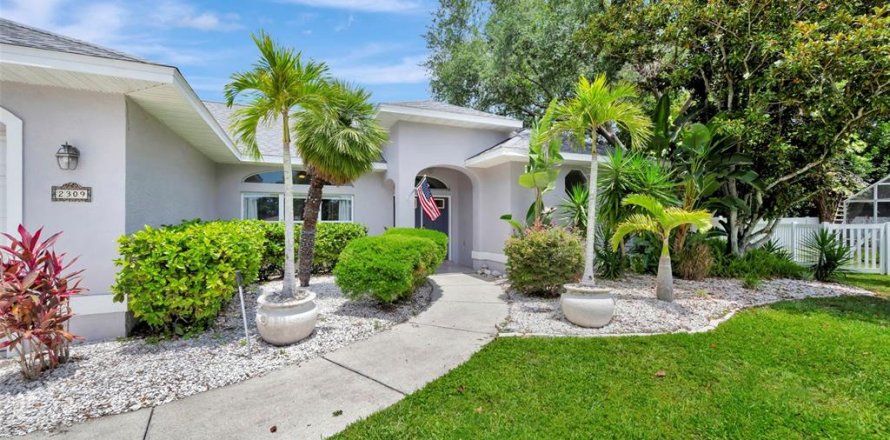 House in Bradenton, Florida 4 bedrooms, 214.98 sq.m. № 2216461