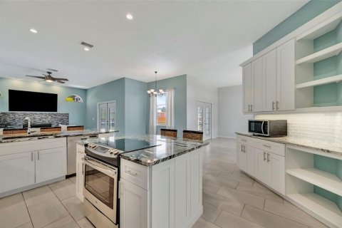 House in Bradenton, Florida 4 bedrooms, 214.98 sq.m. № 2216461 - photo 23