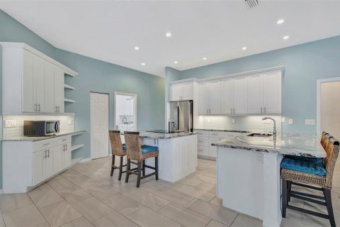 House in Bradenton, Florida 4 bedrooms, 214.98 sq.m. № 2216461 - photo 3