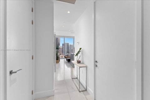 Condominio en alquiler en Miami, Florida, 2 dormitorios, 88.72 m2 № 2055068 - foto 18