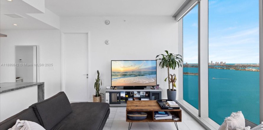 Condominio en Miami, Florida, 2 dormitorios  № 2055068