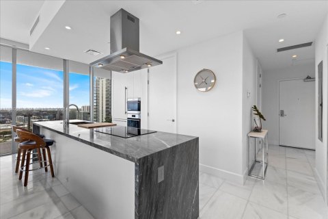 Condominio en alquiler en Miami, Florida, 2 dormitorios, 88.72 m2 № 2055068 - foto 2