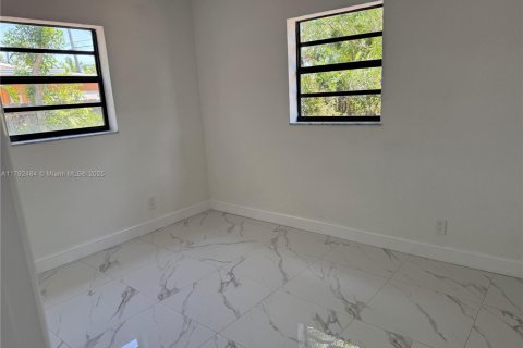 House in Cutler Bay, Florida 3 bedrooms, 139.73 sq.m. № 1785726 - photo 12