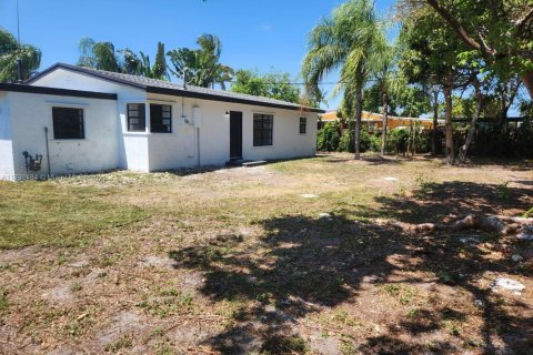 House in Cutler Bay, Florida 3 bedrooms, 139.73 sq.m. № 1785726 - photo 5