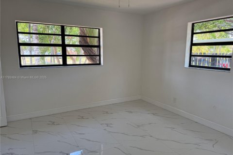 House in Cutler Bay, Florida 3 bedrooms, 139.73 sq.m. № 1785726 - photo 11