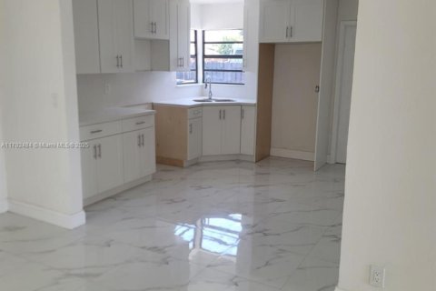 House in Cutler Bay, Florida 3 bedrooms, 139.73 sq.m. № 1785726 - photo 8