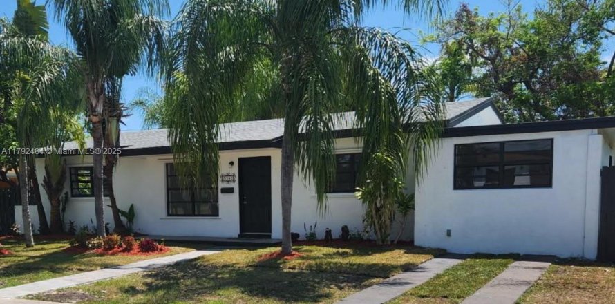 House in Cutler Bay, Florida 3 bedrooms, 139.73 sq.m. № 1785726