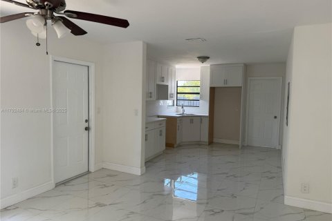 House in Cutler Bay, Florida 3 bedrooms, 139.73 sq.m. № 1785726 - photo 7