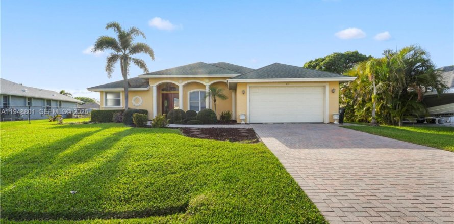 Дом в Порт-Сент-Луси, Флорида 3 спальни, 219.9м2 № 2006404