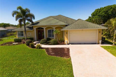 Снять в аренду виллу или дом в Порт-Сент-Луси, Флорида 3 спальни, 219.9м2, № 2006404 - фото 2