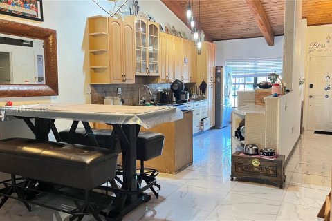 Townhouse in Pembroke Pines, Florida 2 bedrooms, 111.11 sq.m. № 1814386 - photo 10