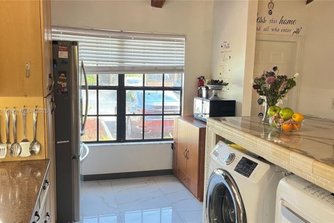 Townhouse in Pembroke Pines, Florida 2 bedrooms, 111.11 sq.m. № 1814386 - photo 5