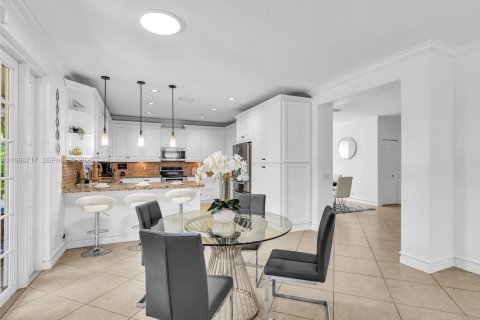 Villa ou maison à vendre à Weston, Floride: 6 chambres, 343.37 m2 № 2038613 - photo 23