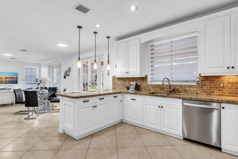 Villa ou maison à vendre à Weston, Floride: 6 chambres, 343.37 m2 № 2038613 - photo 22