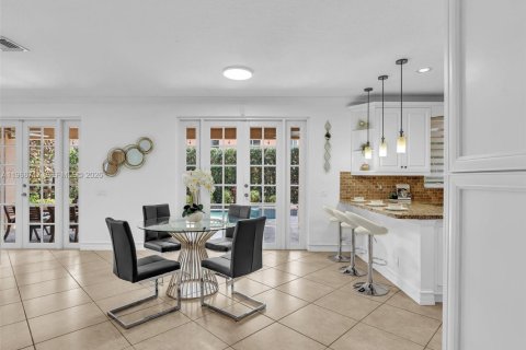 Villa ou maison à vendre à Weston, Floride: 6 chambres, 343.37 m2 № 2038613 - photo 11