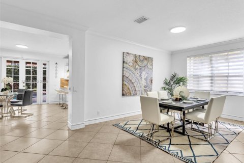 Villa ou maison à vendre à Weston, Floride: 6 chambres, 343.37 m2 № 2038613 - photo 8