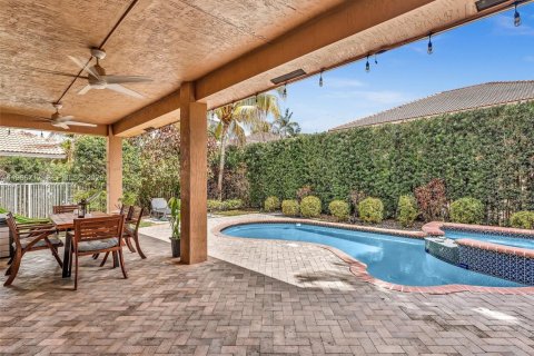 Villa ou maison à vendre à Weston, Floride: 6 chambres, 343.37 m2 № 2038613 - photo 14